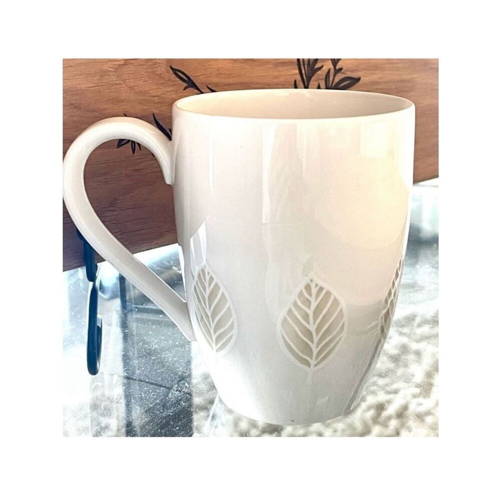 New Gorgeous Villeroy & Boch Discontinued City Park Tan leaf Ivory 4” tall Mug
